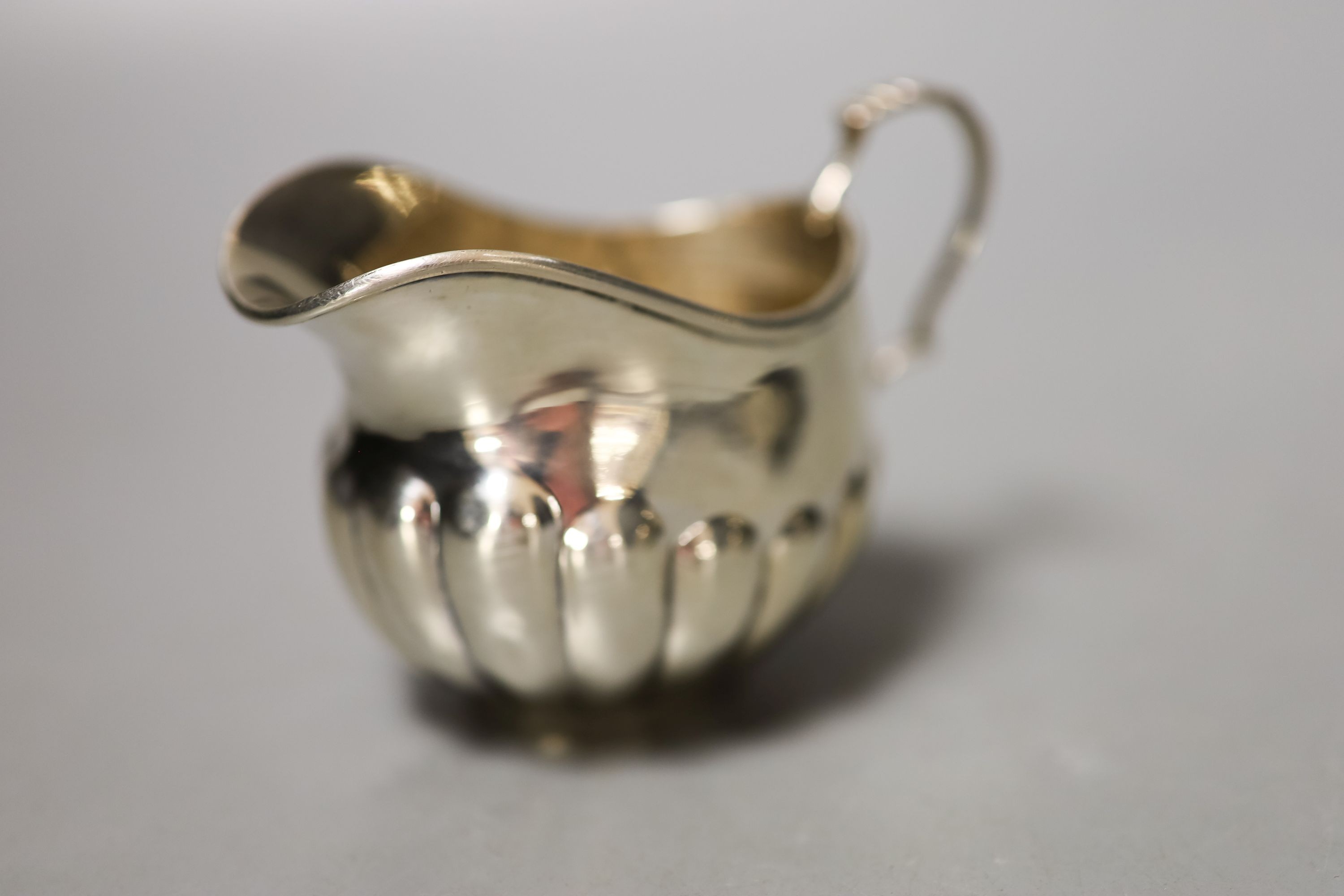 An Edwardian fluted silver three piece bachelor's tea set, Birmingham, 1904/6 gross weight 16oz.